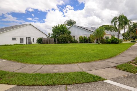 House in Sarasota, Florida 3 bedrooms, 111.02 sq.m. № 2405242 - photo 3