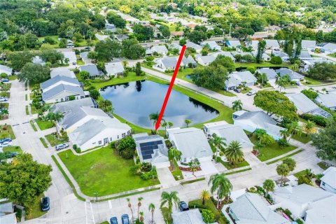 House in Sarasota, Florida 3 bedrooms, 111.02 sq.m. № 2405242 - photo 23