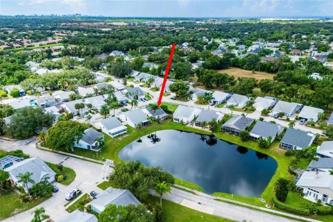 House in Sarasota, Florida 3 bedrooms, 111.02 sq.m. № 2405242 - photo 28