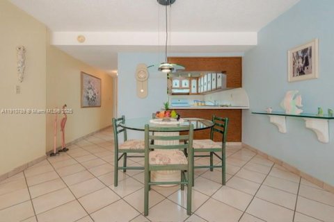 Купить кондоминиум в Хайалиа, Флорида 2 спальни, 92.72м2, № 2082237 - фото 6