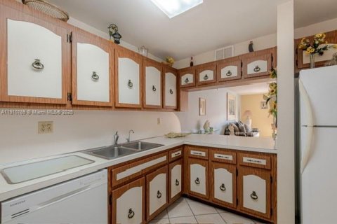 Купить кондоминиум в Хайалиа, Флорида 2 спальни, 92.72м2, № 2082237 - фото 17