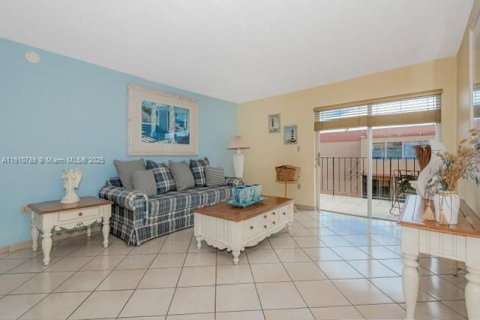 Купить кондоминиум в Хайалиа, Флорида 2 спальни, 92.72м2, № 2082237 - фото 1