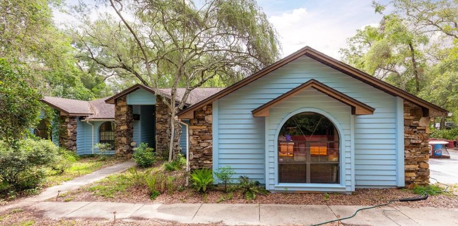 House in Apopka, Florida 3 bedrooms, 244.52 sq.m. № 1771617