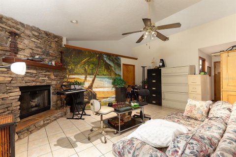House in Apopka, Florida 3 bedrooms, 244.52 sq.m. № 1771617 - photo 8
