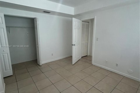 Снять в аренду квартиру в Майами-Бич, Флорида 1 спальня, 951.6м2, № 2084920 - фото 13