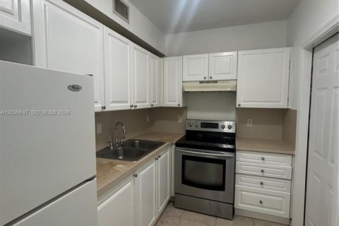 Снять в аренду квартиру в Майами-Бич, Флорида 1 спальня, 951.6м2, № 2084920 - фото 4