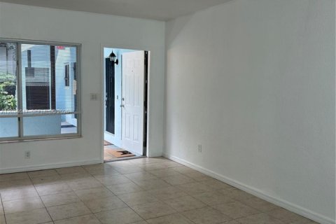 Снять в аренду квартиру в Майами-Бич, Флорида 1 спальня, 951.6м2, № 2084920 - фото 6