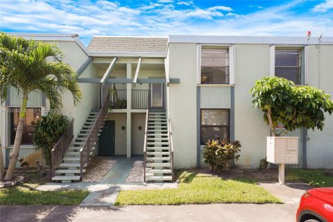 Copropriété à vendre à Margate, Floride: 2 chambres, 92.9 m2 № 2066352 - photo 1