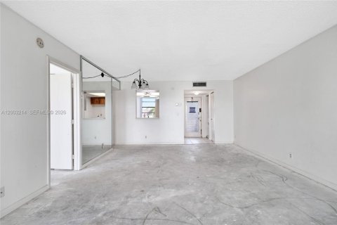 Copropriété à vendre à Margate, Floride: 2 chambres, 92.9 m2 № 2066352 - photo 2