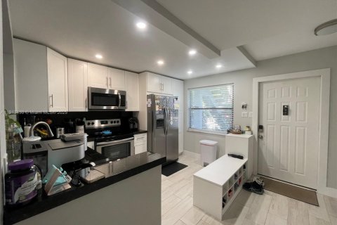 Купить кондоминиум в Дирфилд-Бич, Флорида 2 спальни, 83.61м2, № 2013728 - фото 3