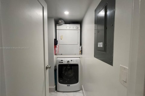 Купить кондоминиум в Дирфилд-Бич, Флорида 2 спальни, 83.61м2, № 2013728 - фото 18