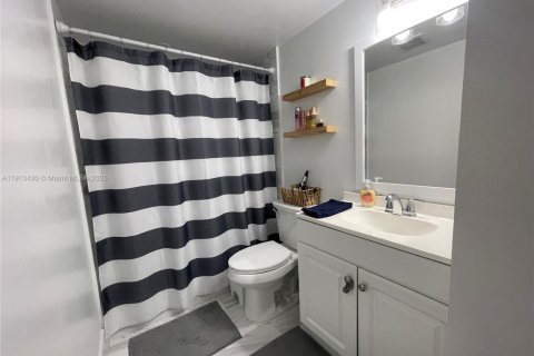 Купить кондоминиум в Дирфилд-Бич, Флорида 2 спальни, 83.61м2, № 2013728 - фото 11