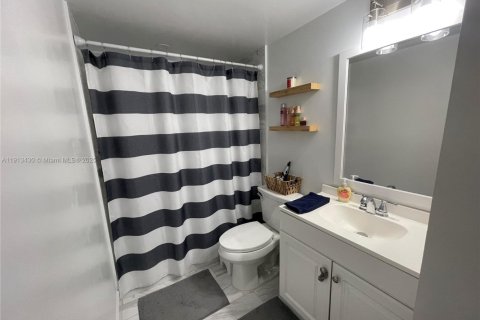 Купить кондоминиум в Дирфилд-Бич, Флорида 2 спальни, 83.61м2, № 2013728 - фото 10