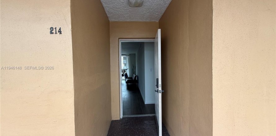 Condominio en Hollywood, Florida, 1 dormitorio  № 2002458