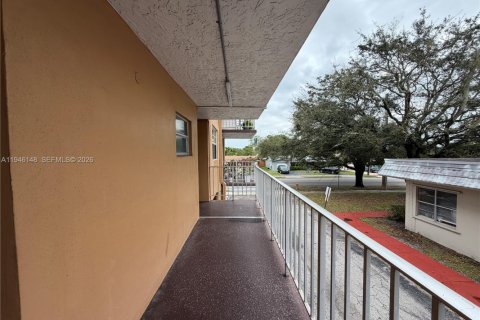 Condominio en venta en Hollywood, Florida, 1 dormitorio, 68.75 m2 № 2002458 - foto 2