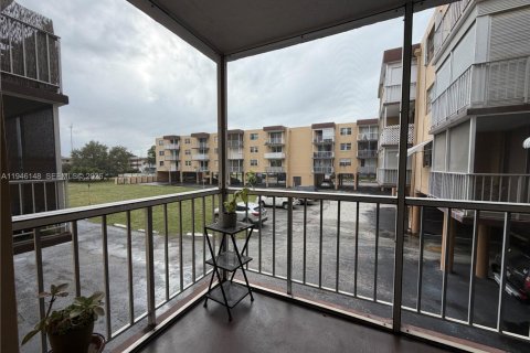 Condominio en venta en Hollywood, Florida, 1 dormitorio, 68.75 m2 № 2002458 - foto 18