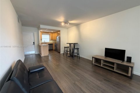 Condominio en venta en Hollywood, Florida, 1 dormitorio, 68.75 m2 № 2002458 - foto 5