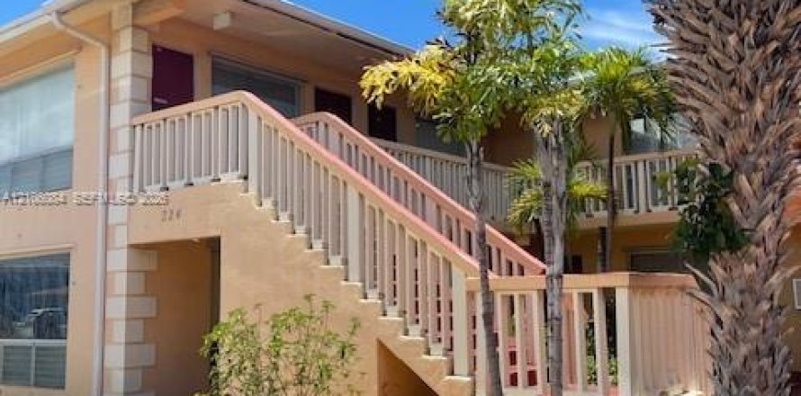 Appartement à Pompano Beach, Floride 2 chambres, 668.15 m2 № 2414856