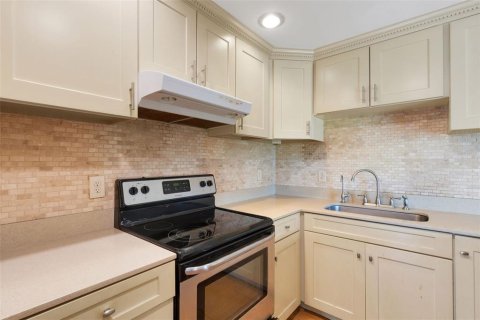 Townhouse in Nokomis, Florida 2 bedrooms, 114.73 sq.m. № 2104367 - photo 10