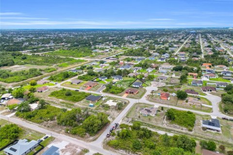 House in Lehigh Acres, Florida 3 bedrooms, 180.42 sq.m. № 2098682 - photo 30