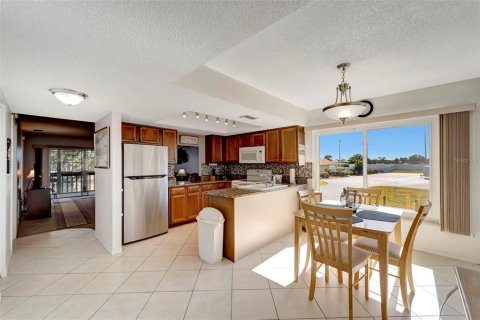 Copropriété à louer à Englewood, Floride: 2 chambres, 106.19 m2 № 1716614 - photo 6