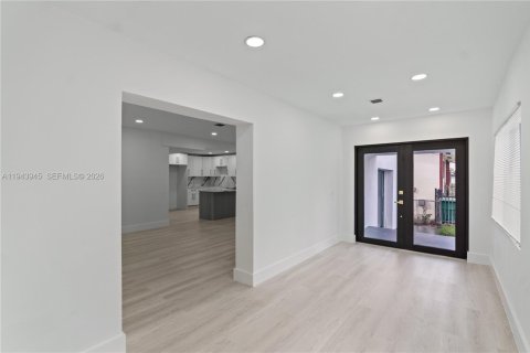 Casa en venta en Miami, Florida, 4 dormitorios, 212.93 m2 № 2001883 - foto 15