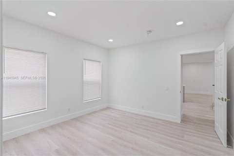 Casa en venta en Miami, Florida, 4 dormitorios, 212.93 m2 № 2001883 - foto 30