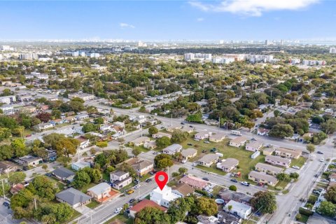 Casa en venta en Miami, Florida, 4 dormitorios, 212.93 m2 № 2001883 - foto 6