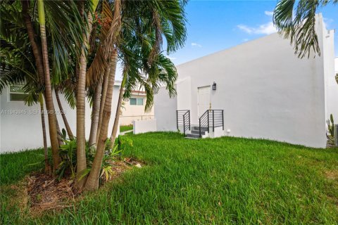 Casa en venta en Miami, Florida, 4 dormitorios, 212.93 m2 № 2001883 - foto 13