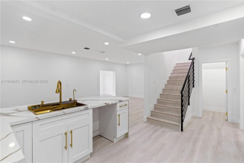 Casa en venta en Miami, Florida, 4 dormitorios, 212.93 m2 № 2001883 - foto 25