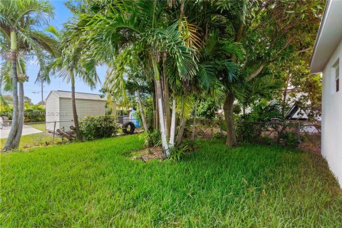 Casa en venta en Miami, Florida, 4 dormitorios, 212.93 m2 № 2001883 - foto 12