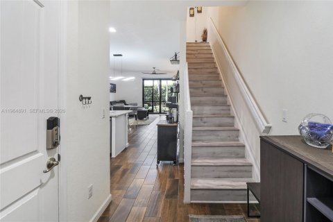 Townhouse in Oakland Park, Florida 3 bedrooms, 121.05 sq.m. № 2027162 - photo 3