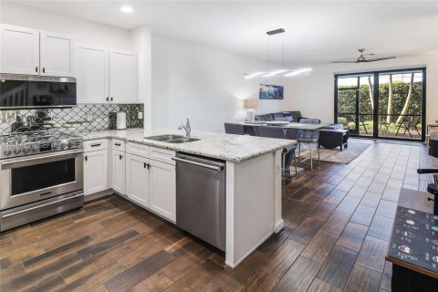 Townhouse in Oakland Park, Florida 3 bedrooms, 121.05 sq.m. № 2027162 - photo 4