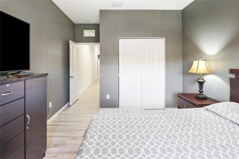 Townhouse in Oakland Park, Florida 3 bedrooms, 121.05 sq.m. № 2027162 - photo 17