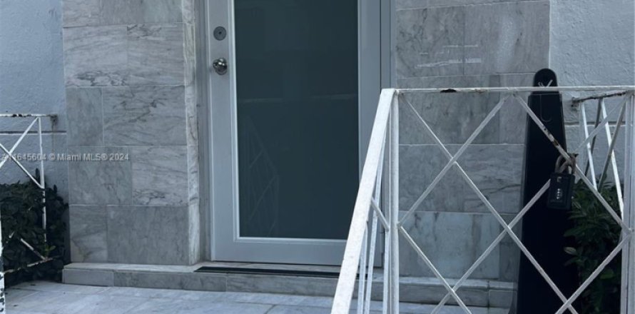 Condo à Miami Beach, Floride, 1 chambre  № 2040409