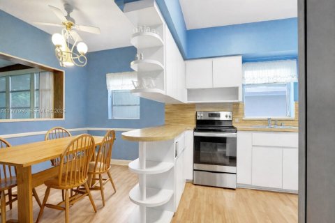 Купить виллу или дом в Норт-Майами, Флорида 3 спальни, 178.74м2, № 2043698 - фото 20