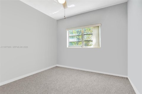 Купить виллу или дом в Норт-Майами, Флорида 3 спальни, 178.74м2, № 2043698 - фото 27