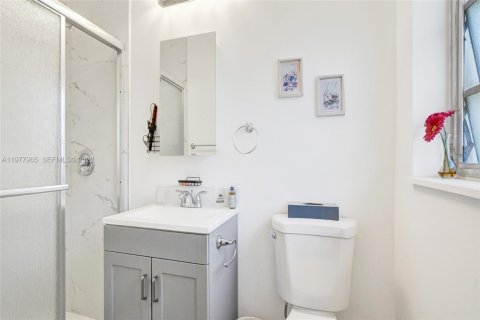 Купить виллу или дом в Норт-Майами, Флорида 3 спальни, 178.74м2, № 2043698 - фото 16