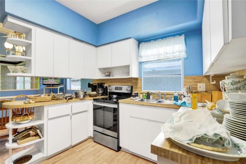 Купить виллу или дом в Норт-Майами, Флорида 3 спальни, 178.74м2, № 2043698 - фото 23