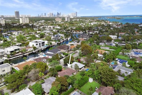 Купить виллу или дом в Норт-Майами, Флорида 3 спальни, 178.74м2, № 2043698 - фото 11