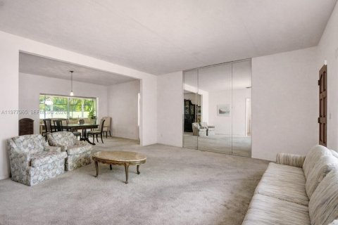 Купить виллу или дом в Норт-Майами, Флорида 3 спальни, 178.74м2, № 2043698 - фото 17