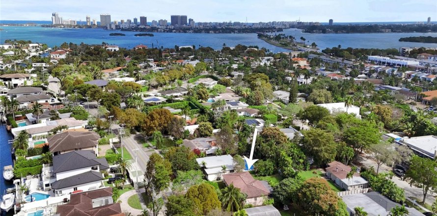 Дом в Норт-Майами, Флорида 3 спальни, 178.74м2 № 2043698