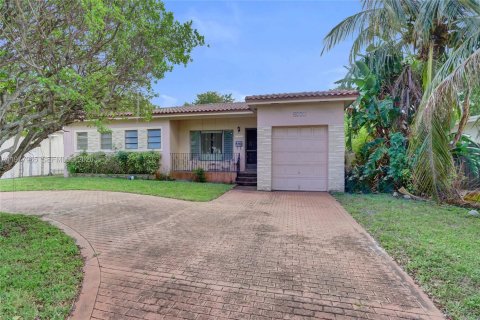 Купить виллу или дом в Норт-Майами, Флорида 3 спальни, 178.74м2, № 2043698 - фото 4