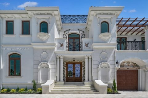 Купить виллу или дом в Серфсайд, Флорида 6 спален, 650.32м2, № 1991829 - фото 6