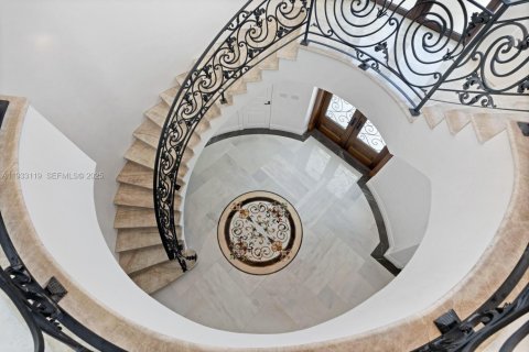 Купить виллу или дом в Серфсайд, Флорида 6 спален, 650.32м2, № 1991829 - фото 16