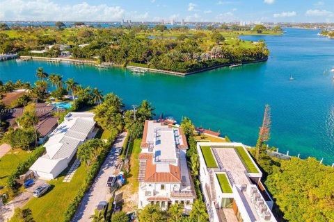 Купить виллу или дом в Серфсайд, Флорида 6 спален, 650.32м2, № 1991829 - фото 1