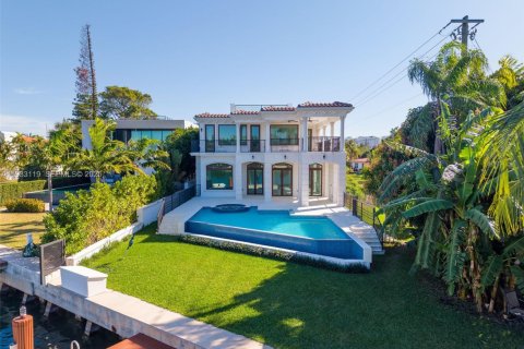 Купить виллу или дом в Серфсайд, Флорида 6 спален, 650.32м2, № 1991829 - фото 10