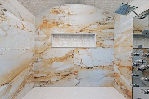 Купить виллу или дом в Серфсайд, Флорида 6 спален, 650.32м2, № 1991829 - фото 30