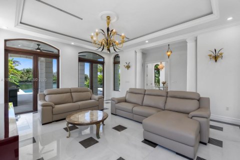 Купить виллу или дом в Серфсайд, Флорида 6 спален, 650.32м2, № 1991829 - фото 24