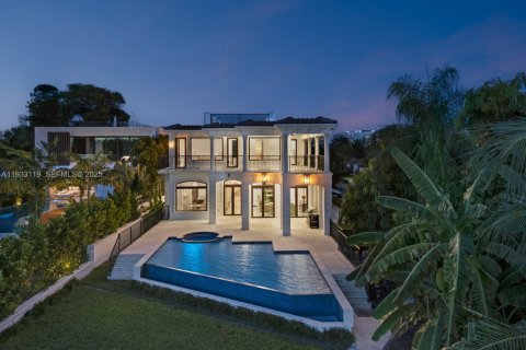 Купить виллу или дом в Серфсайд, Флорида 6 спален, 650.32м2, № 1991829 - фото 4